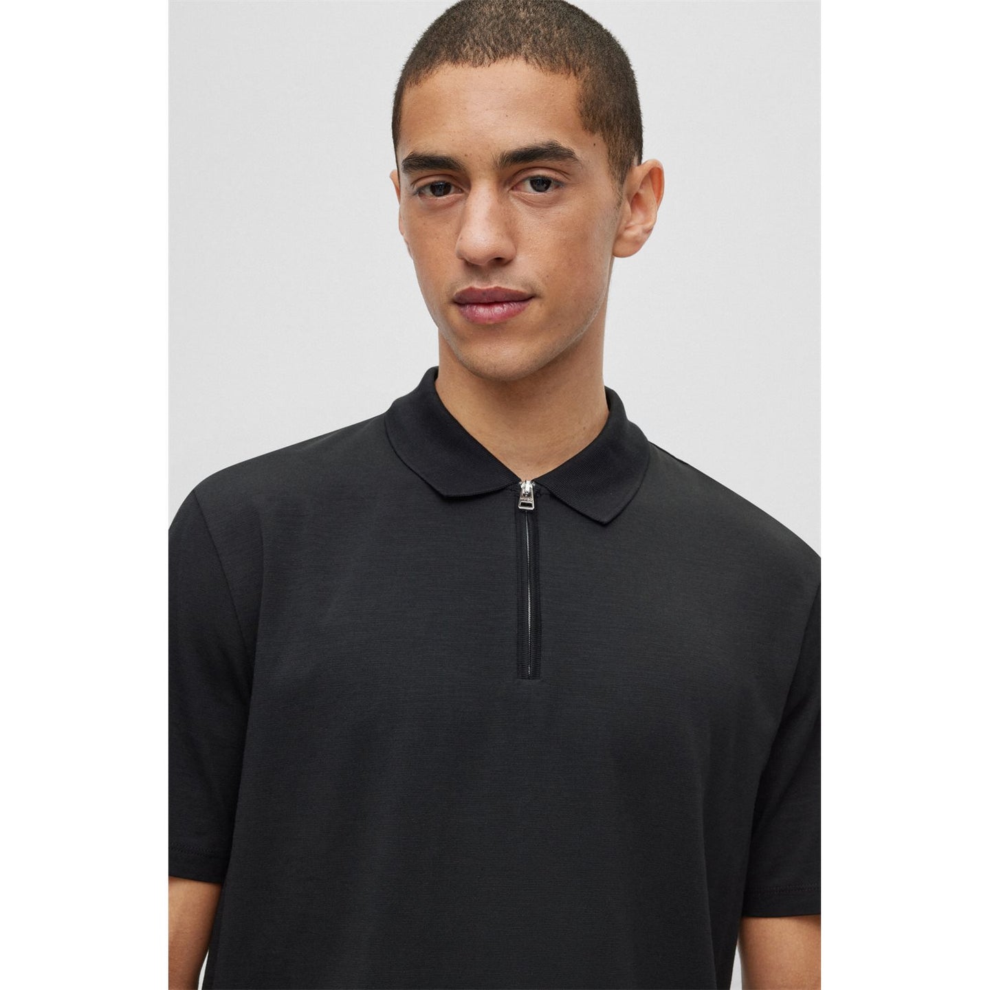 HUGO ΜΠΛΟΥΖΕΣ