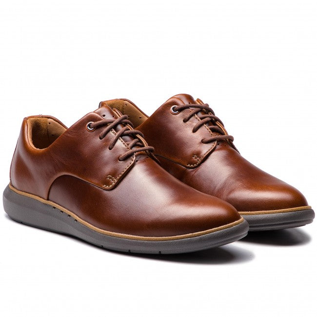 Κλειστά παπούτσια CLARKS Un Voyage Plain 261369317 Mahogany