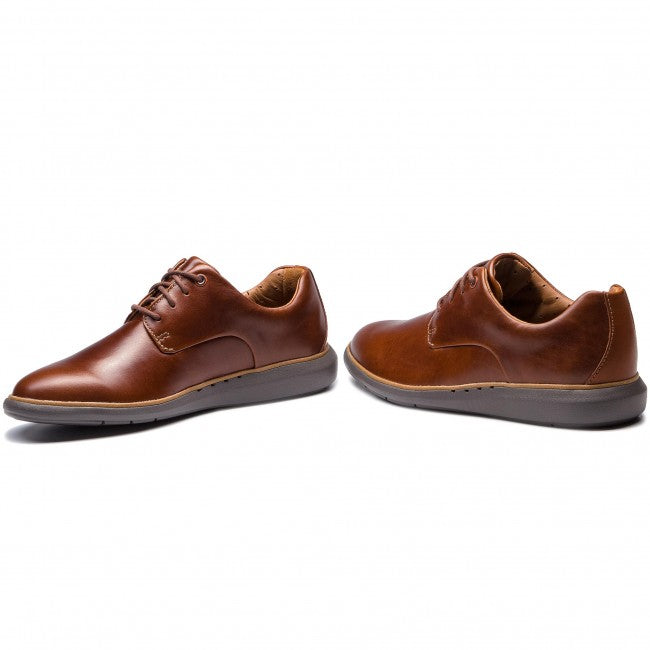 Κλειστά παπούτσια CLARKS Un Voyage Plain 261369317 Mahogany