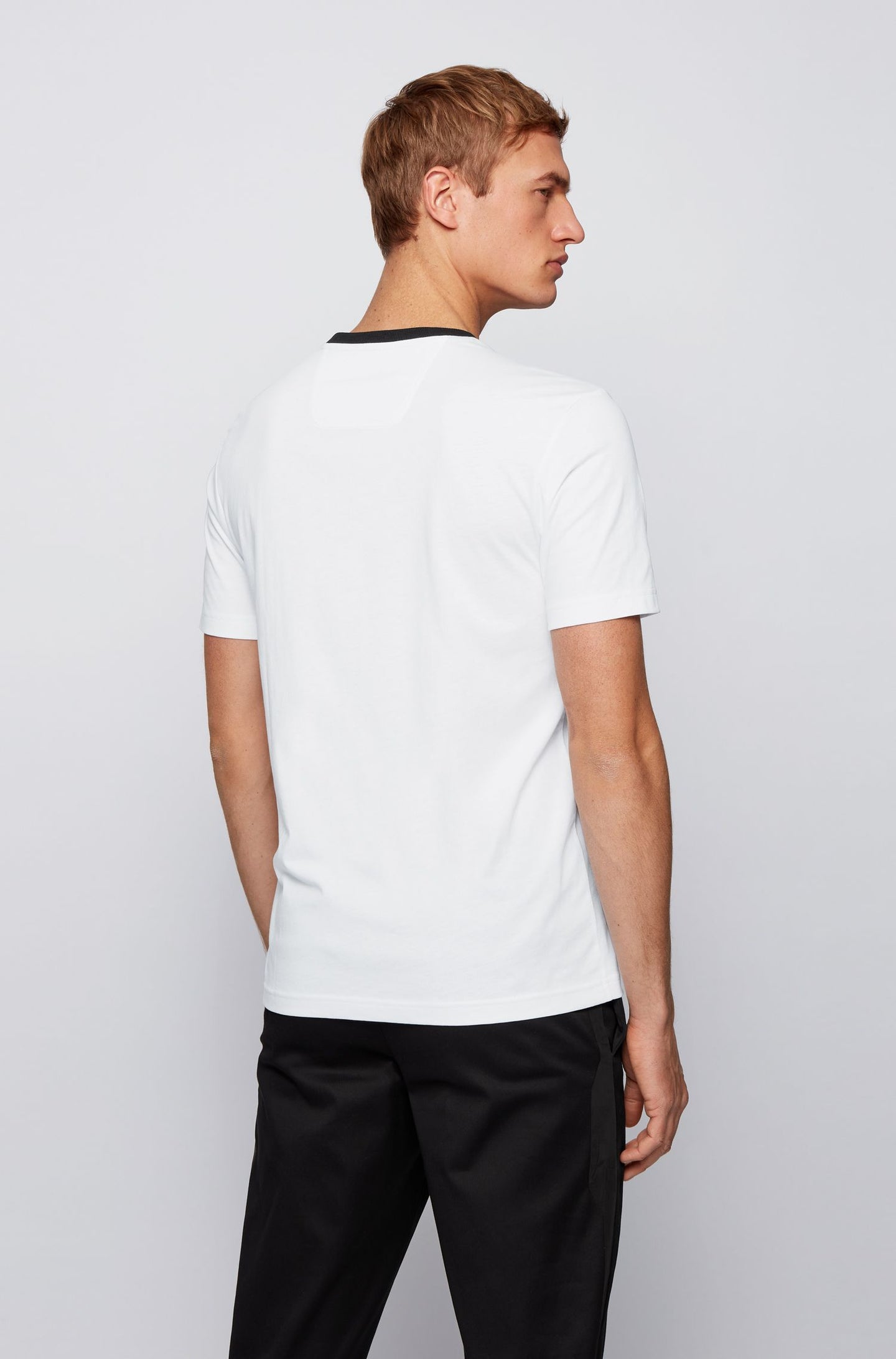 Βαμβακερό μπλουζάκι ΛΕΥΚΟ με λογότυπο BOSS φυσικής χρήσης Bionic®