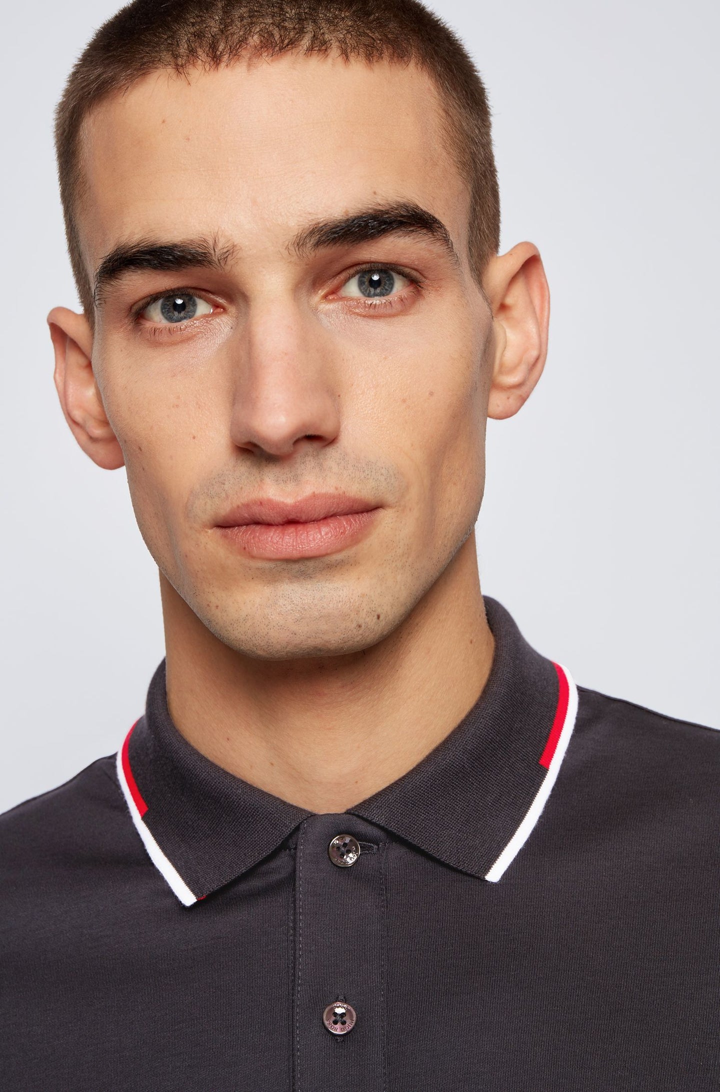 Βαμβακερό μπλουζάκι BOSS με ριγέ γιακά, Μαύρο